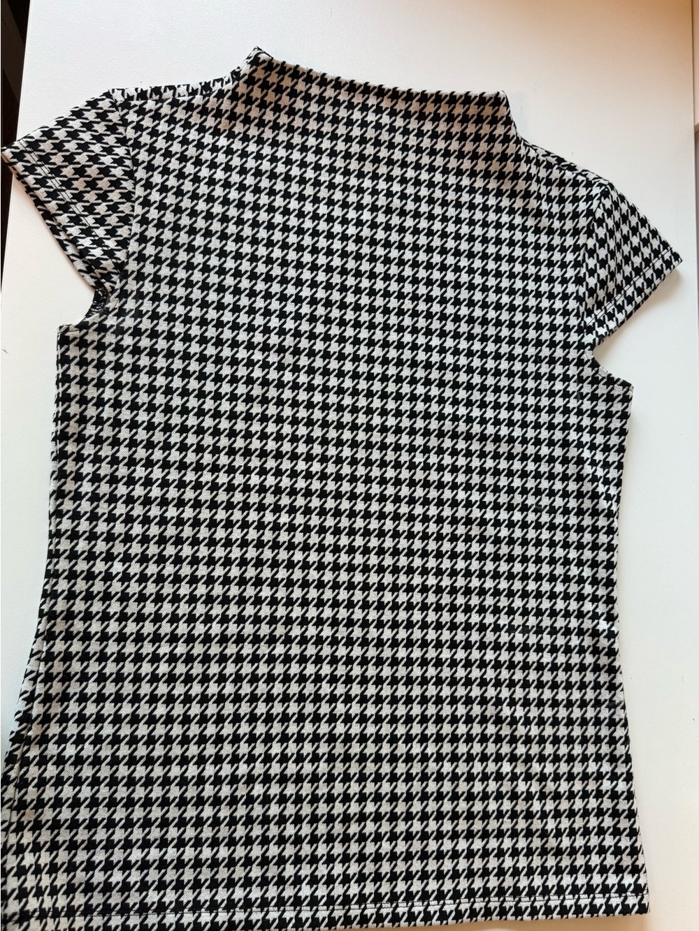 Ann Taylor S Black & White Houndstooth Mock Neck Short Sleeve Top